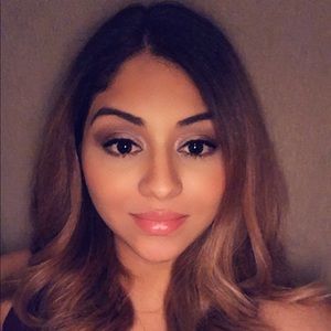 Meet your Posher, Dalia